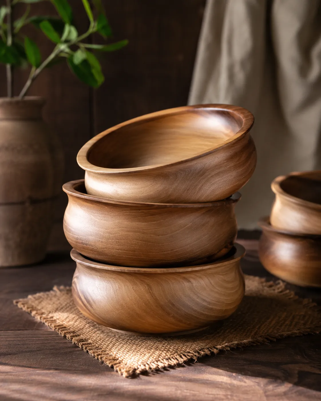 کاسه چوبی گردو خراطی‌ شده ماروک